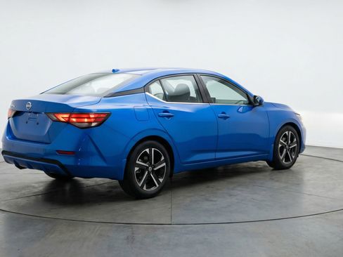 Used 2025 Nissan Sentra SV image 9