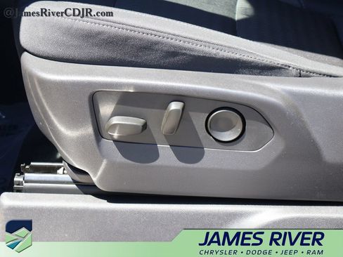 Used 2025 Chevrolet Silverado 1500 LT AWD/4WD image 23