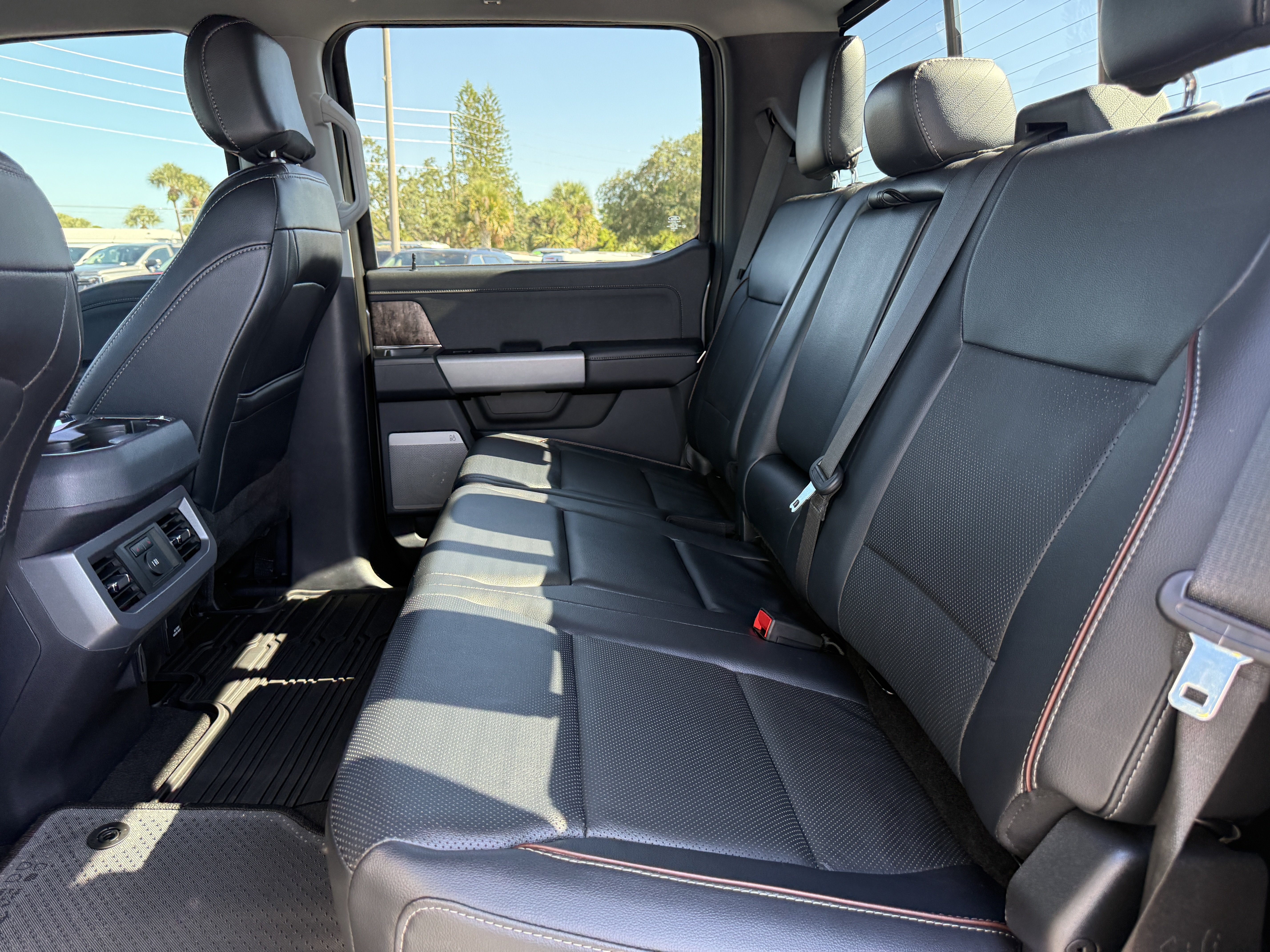 Used 2024 Ford F250 Lariat w/ Lariat Ultimate Package AWD/4WD image 15