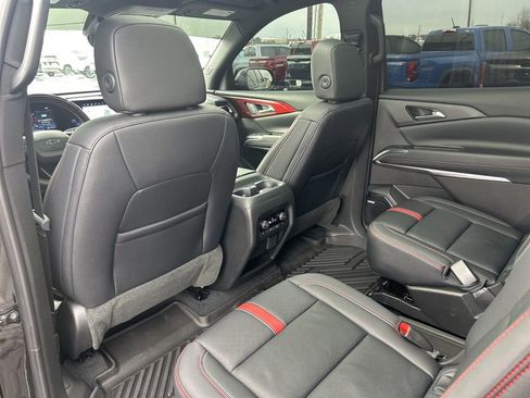 Used 2025 Chevrolet Traverse RS image 45