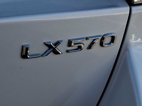 Used 2011 Lexus LX 570 image 32