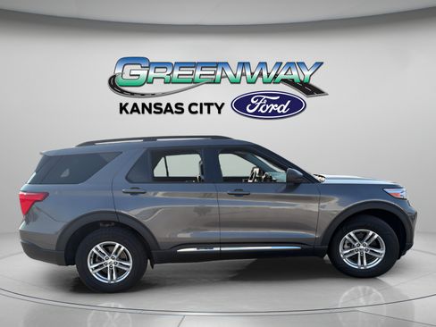 Used 2023 Ford Explorer XLT AWD/4WD image 9