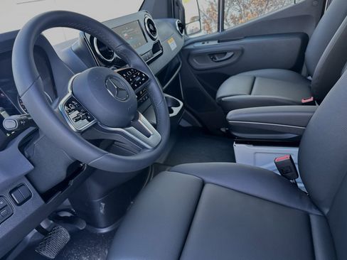 Used 2024 Mercedes-Benz Sprinter 144 Cargo image 10