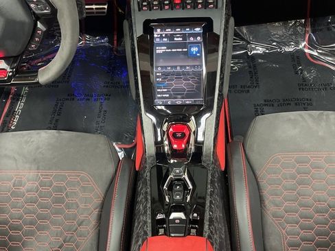 Used 2020 Lamborghini Huracan EVO image 25