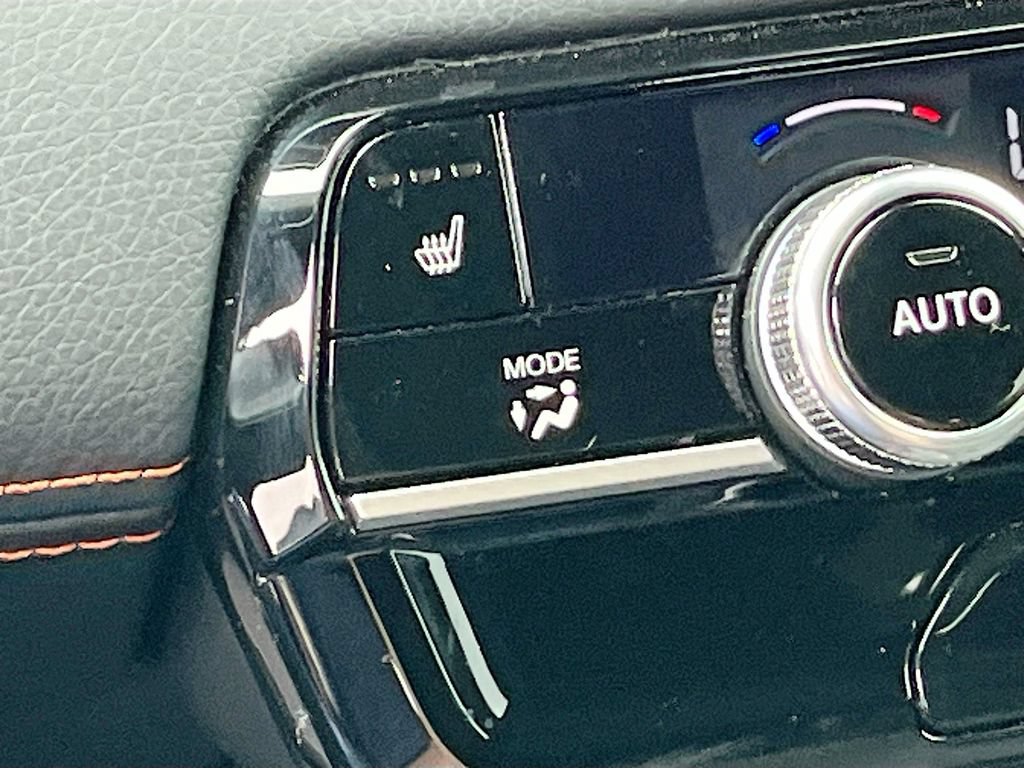 Used 2025 Honda Pilot Sport image 19