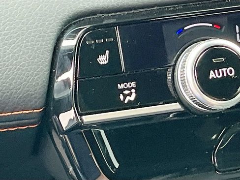 Used 2025 Honda Pilot Sport image 19