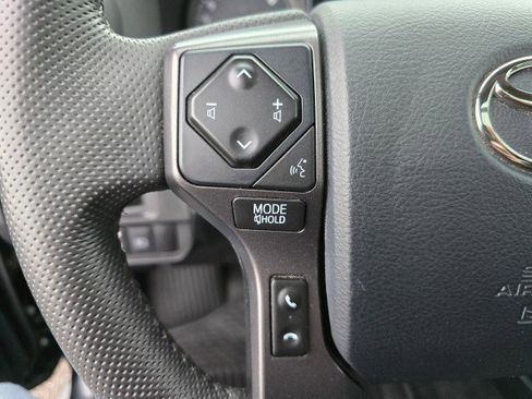 Used 2019 Toyota Tacoma TRD Sport AWD/4WD image 31