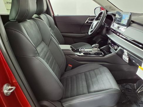 New 2025 Mitsubishi Outlander SE image 9