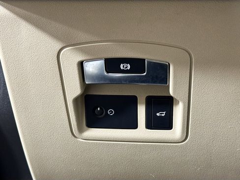 Used 2019 Land Rover Range Rover Velar S image 10