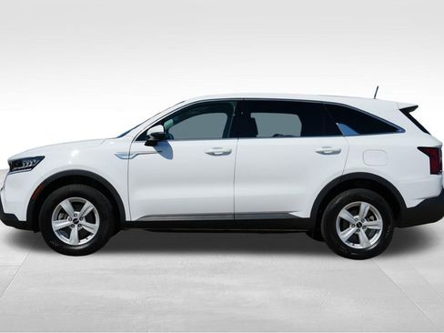 Used 2022 Kia Sorento LX image 4