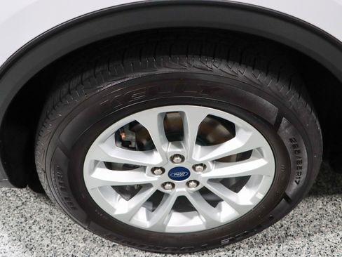 Used 2021 Ford Escape SE image 11