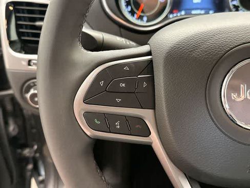 Used 2022 Jeep Cherokee Limited AWD/4WD image 9
