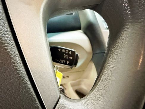 Used 2011 Toyota Camry LE image 12