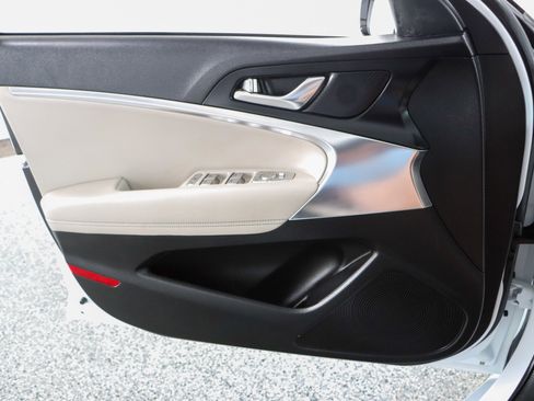 Used 2025 Genesis G70 2.5T AWD/4WD image 22