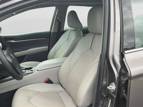 Used 2024 Toyota Camry XSE FWD image 11