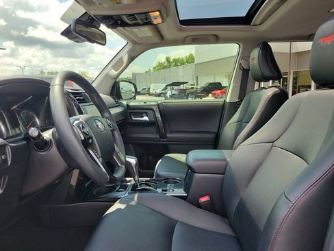 Used 2020 Toyota 4Runner TRD Off-Road Premium w/ Moonroof Package AWD/4WD image 18