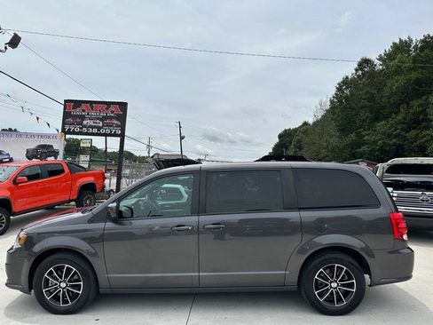Used 2019 Dodge Grand Caravan SE FWD image 4