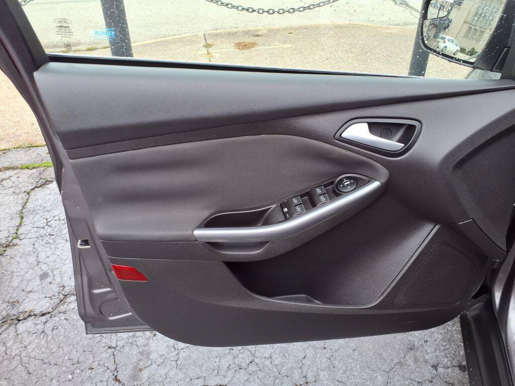 Used 2013 Ford Focus Titanium w/ Titanium Handling Pkg FWD image 14