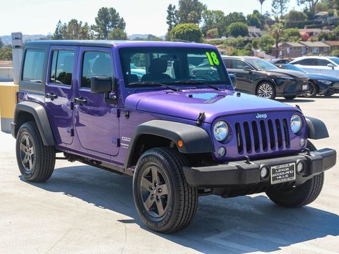 Used 2018 Jeep Wrangler Unlimited Sport AWD/4WD image 3