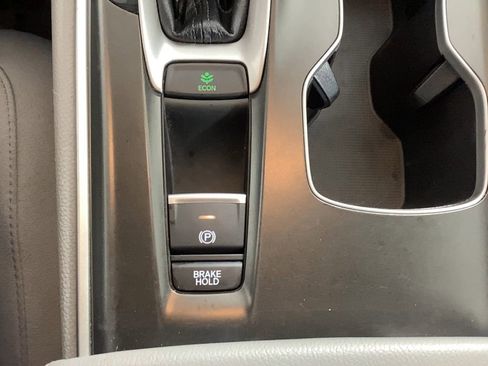 Used 2018 Honda Accord EX image 28