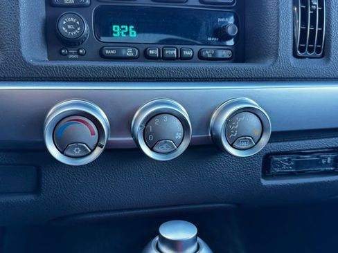 Used 2004 Chevrolet SSR w/ Preferred Equipment Group image 8