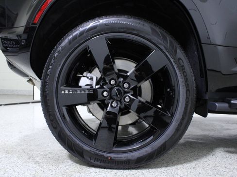 New 2026 Land Rover Defender 110 X-Dynamic SE image 8