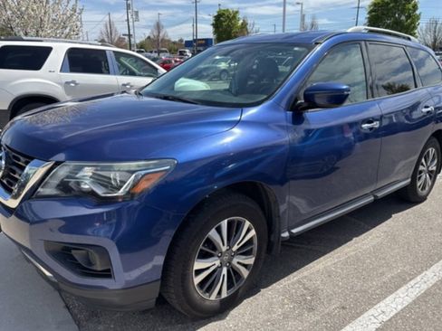 Used 2017 Nissan Pathfinder S image 12