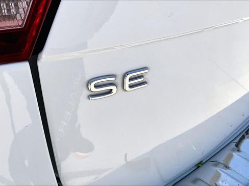 Used 2022 Volkswagen Tiguan SE FWD image 31