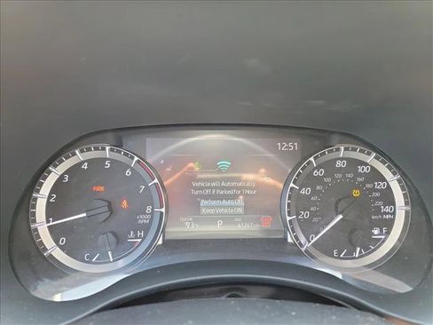 Used 2024 Toyota Highlander XLE FWD image 16