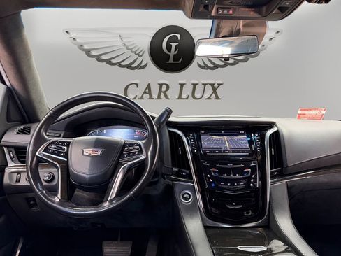 Used 2018 Cadillac Escalade Platinum image 9