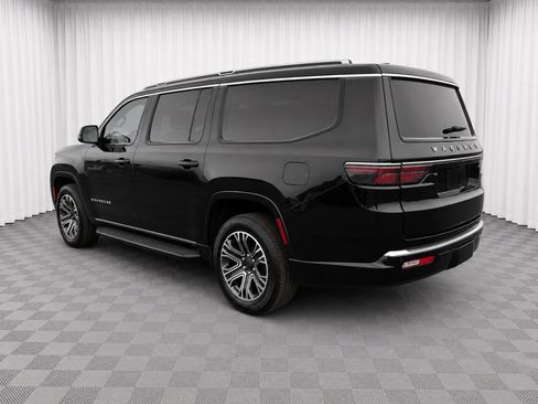 Used 2024 Jeep Wagoneer L Series II RWD image 4