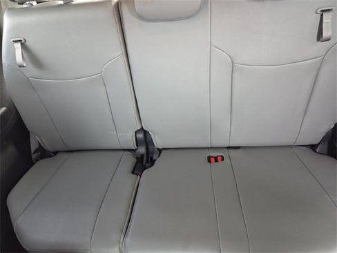 Used 2025 Toyota Sienna XLE image 12