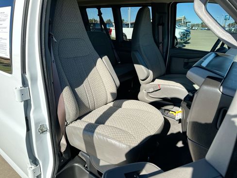 Used 2023 Chevrolet Express 3500 LS image 23