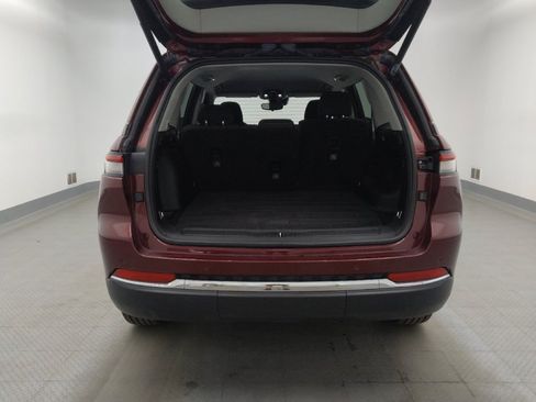 Used 2023 Jeep Grand Cherokee Laredo w/ Luxury Tech Group I AWD/4WD image 29