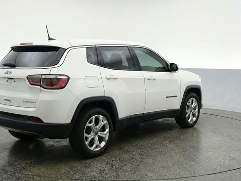 Used 2025 Jeep Compass Latitude AWD/4WD image 9