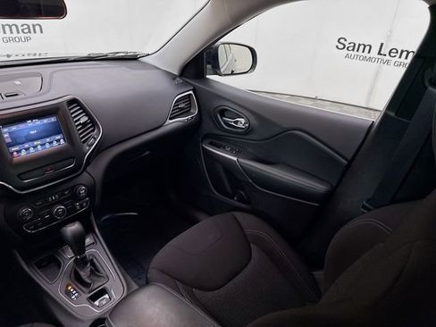 Used 2019 Jeep Cherokee Latitude w/ Popular Appearance Group image 21