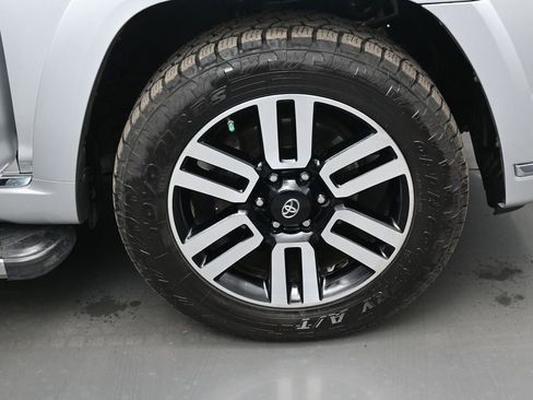 Used 2015 Toyota 4Runner Limited image 40