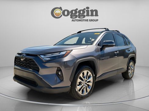 Used 2023 Toyota RAV4 XLE Premium image 2