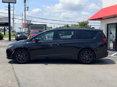 Used 2020 Chrysler Pacifica Touring-L w/ S Appearance Package FWD image 3