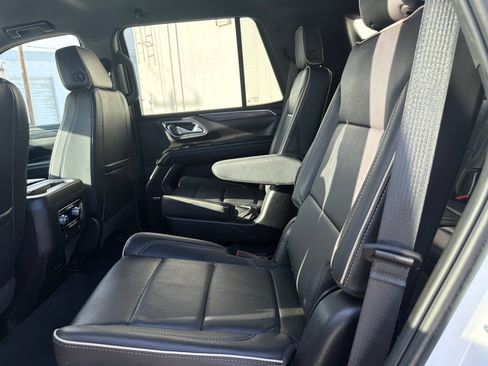 Used 2024 GMC Yukon SLT AWD/4WD image 13
