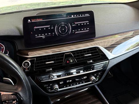Used 2021 BMW 530i w/ Convenience Package RWD image 46