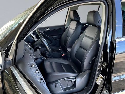 Used 2014 Volkswagen Tiguan SE image 18