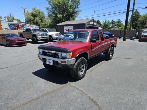 Used 1990 Toyota Pickup Deluxe AWD/4WD image 2
