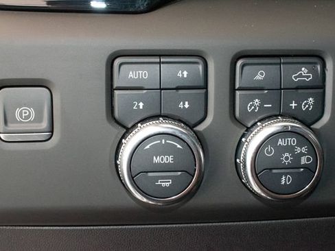 Used 2024 GMC Sierra 1500 AT4 w/ Technology Package AWD/4WD image 32