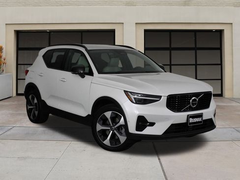 Used 2026 Volvo XC40 B5 Plus w/ Protection Package Premier image 34