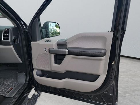 Used 2017 Ford F150 XLT w/ Equipment Group 302A Luxury AWD/4WD image 32