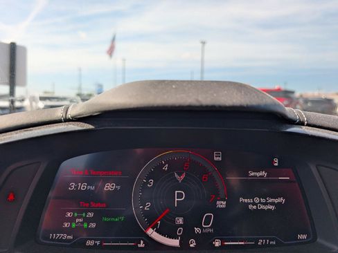 Used 2022 Chevrolet Corvette Stingray Premium Cpe w/ Z51 Performance Package RWD image 12