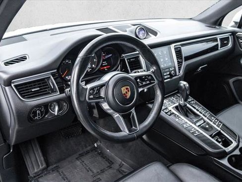 Used 2018 Porsche Macan AWD/4WD image 10