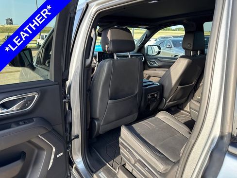 Used 2023 Chevrolet Suburban RST w/ Luxury Package RWD image 7