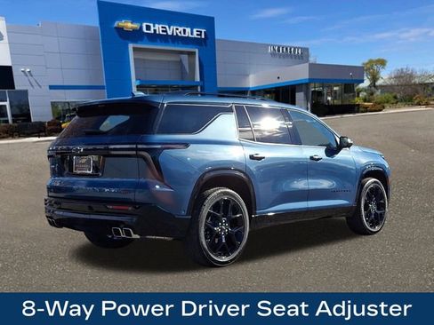Used 2025 Chevrolet Traverse RS image 9